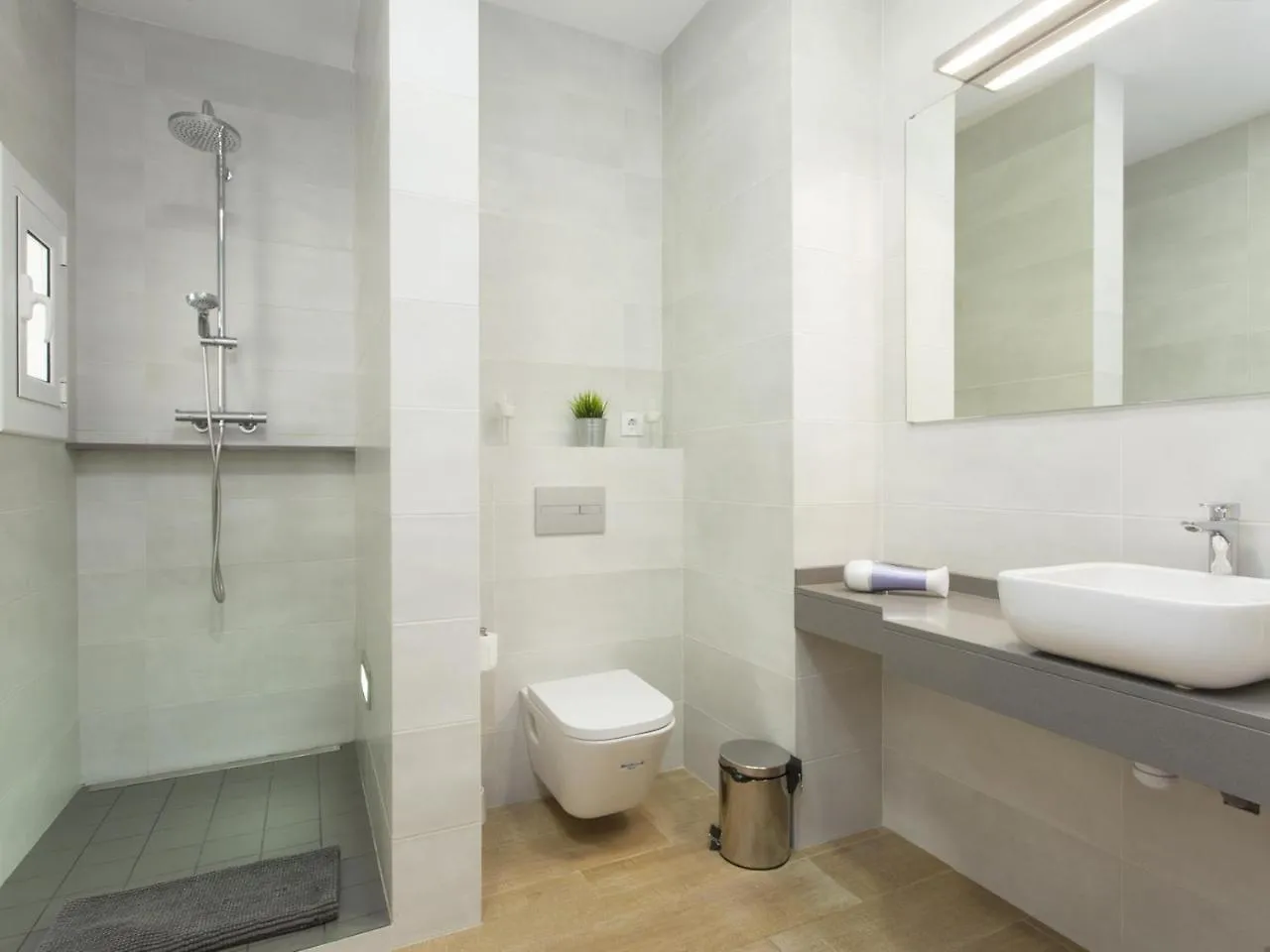 Central Apartment Plaza Cataluna Barselona İspanya